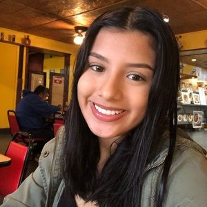 Meet your Posher, Anahi